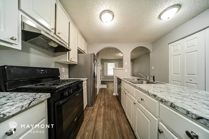 Building Photo - 800 Tramore Dr