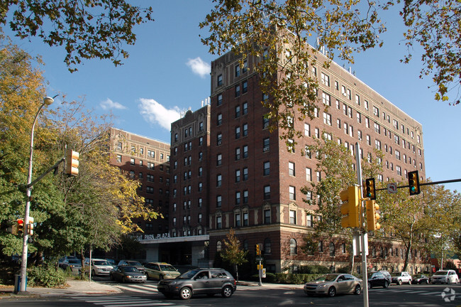 Building Photo - Walnut Park Plaza