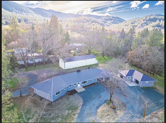Building Photo - 6208 Dark Hollow Rd