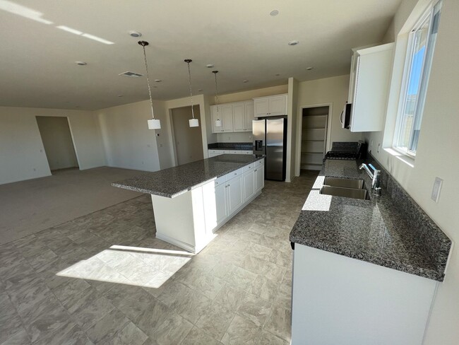 Building Photo - Single Story 4 bedroom 3 bathroom home loc...