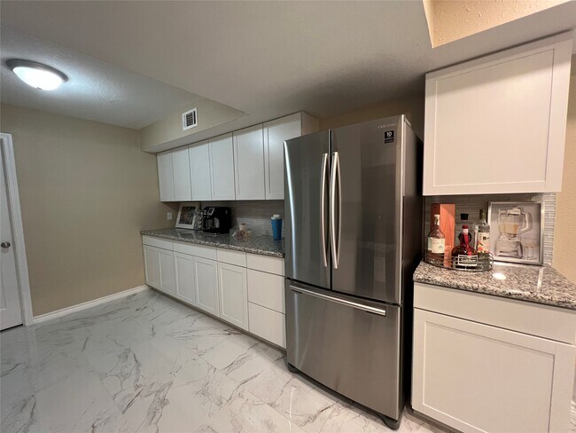 Building Photo - 15138 Tresch Ln