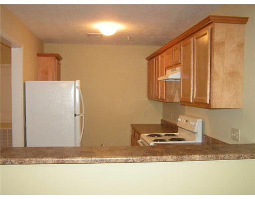 Kitchen - Oakwood Apartments