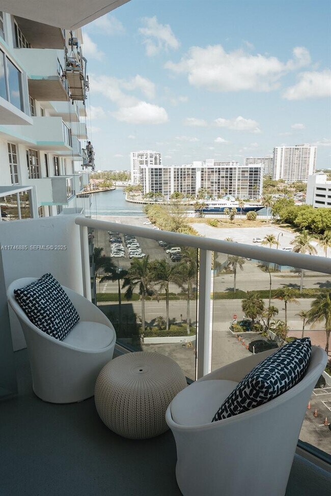 Building Photo - 3725 S Ocean Dr