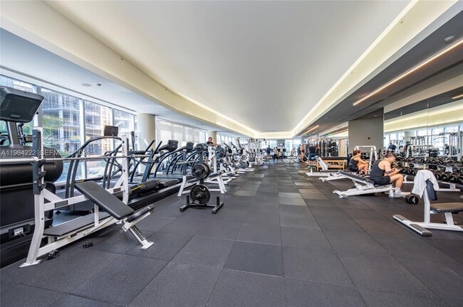 Building Photo - 1425 Brickell Ave