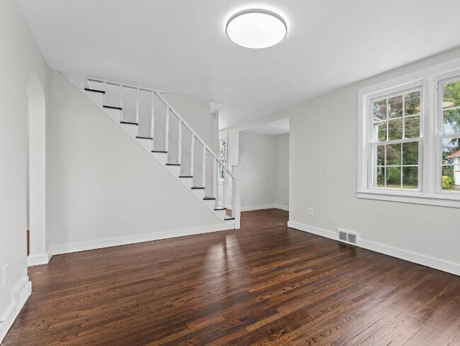 Building Photo - Beautifully Renovated 3-Bedroom, 1.5-Bath Home with Modern Kitchen & Driveway Parking in Mt. Ephr...
