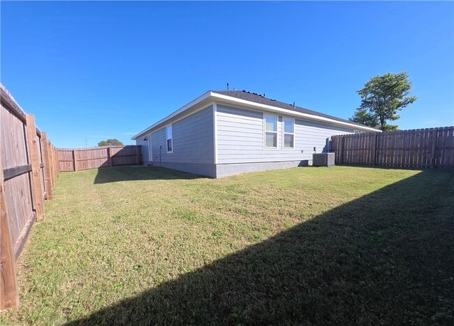 Building Photo - 704 W Loren Dr