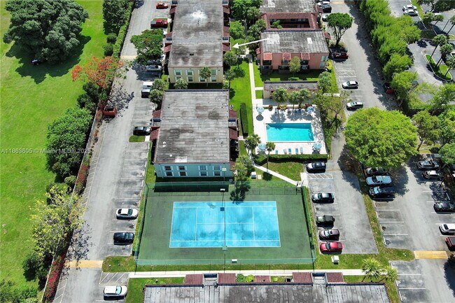 Building Photo - 10834 N Kendall Dr