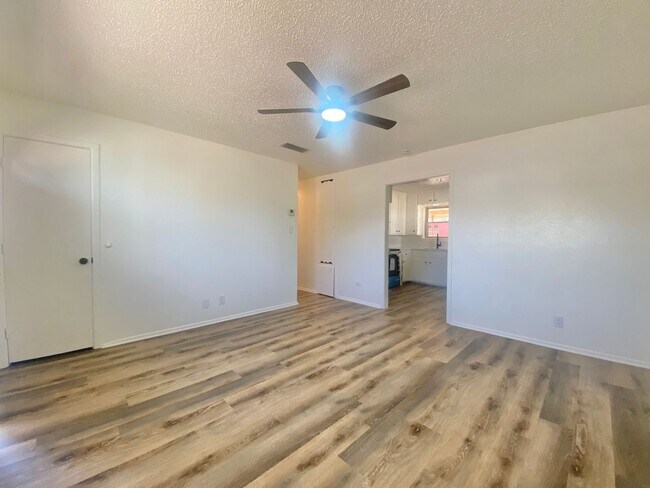 Building Photo - 605 5th St