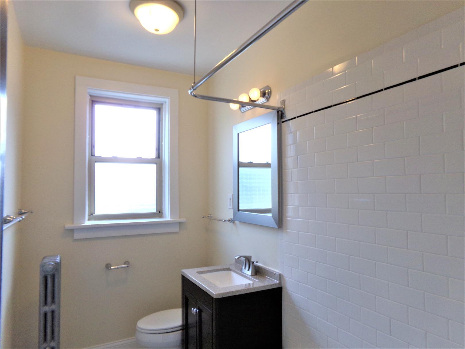 Building Photo - 914 Crain St