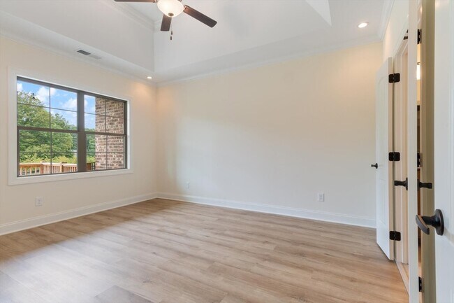 Building Photo - 452 W Foxrun
