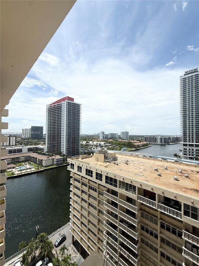 Primary Photo - 1833 S Ocean Dr