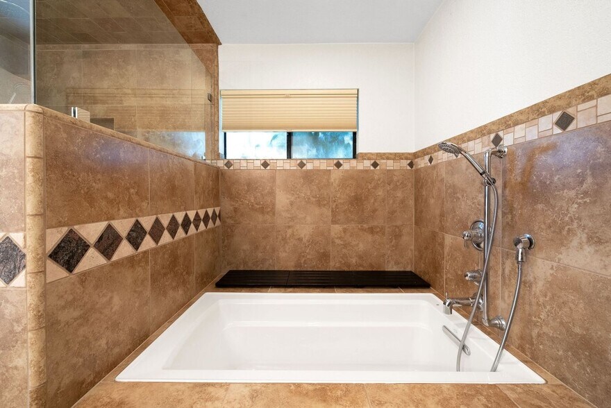 Building Photo - 14500 Las Palmas Dr
