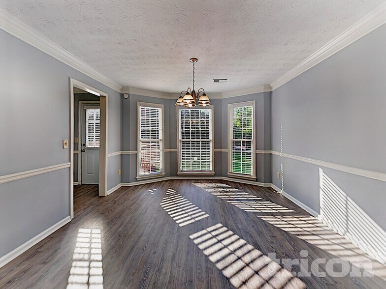 Building Photo - 3850 Paulownia Dr