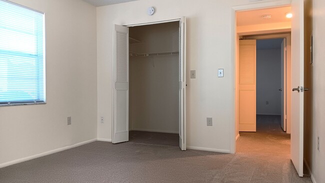 Building Photo - Location is great with this spacious 2-bed...