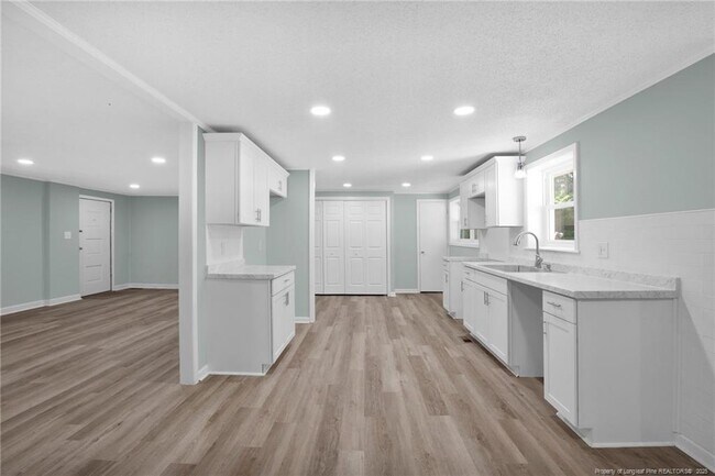 Building Photo - 838 W 3rd Ave