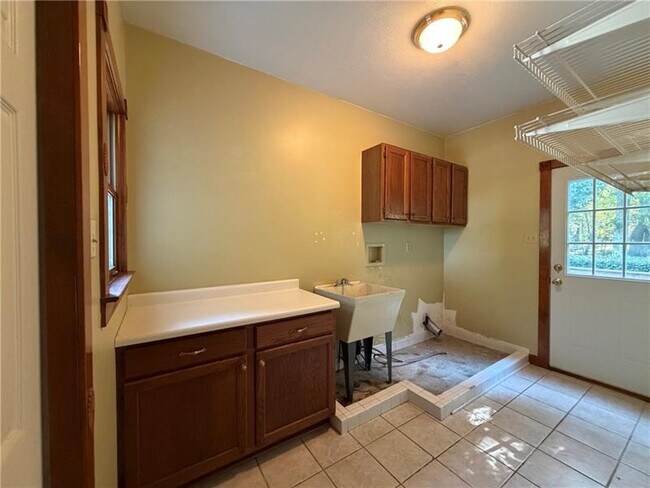 Building Photo - 116 Sturbridge Ln