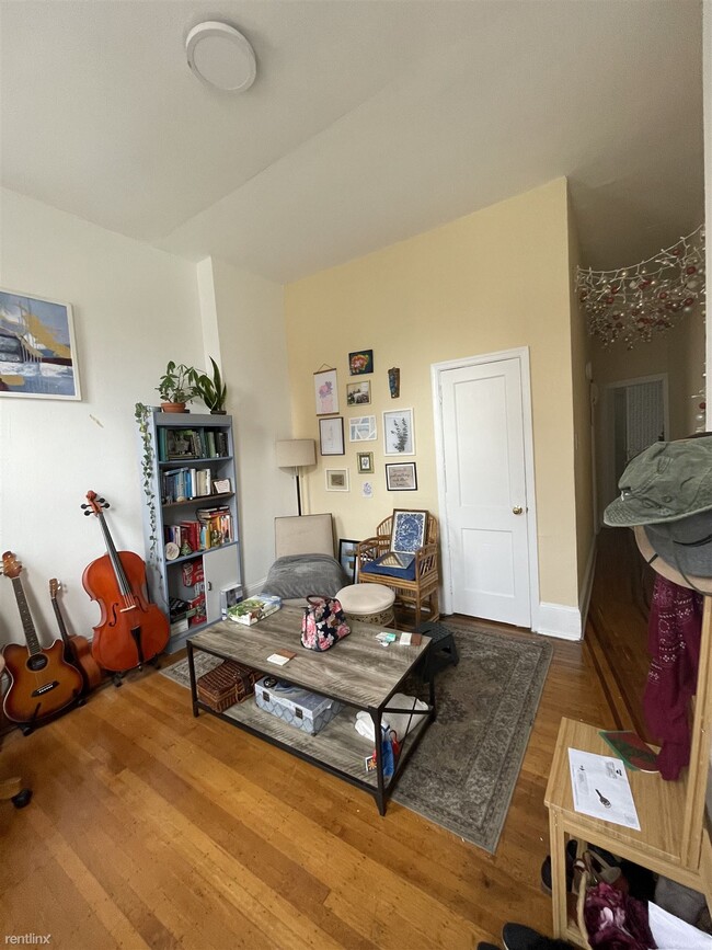 Building Photo - 1 br, 1 bath Triplex - 1219 North 29th Str...