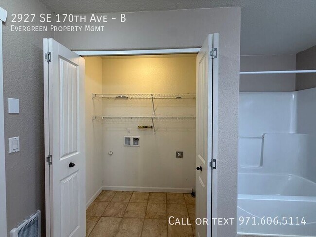 Building Photo - 2927 SE 170th Ave