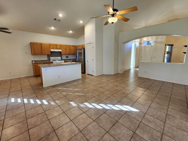 Building Photo - Charming Single-Story Pulte Home in a corn...