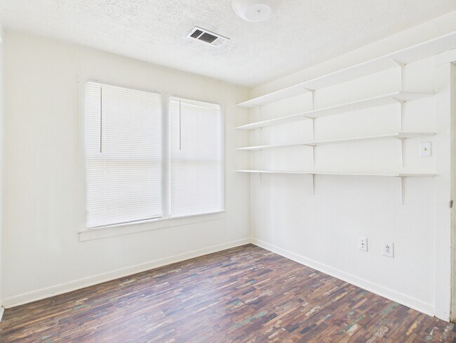 Building Photo - 138 Watson St