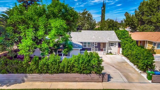 Building Photo - 7700 Oakdale Ave