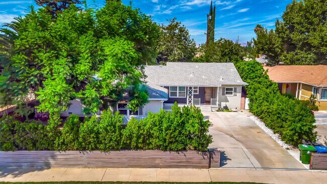 Building Photo - 7713 Oakdale Ave