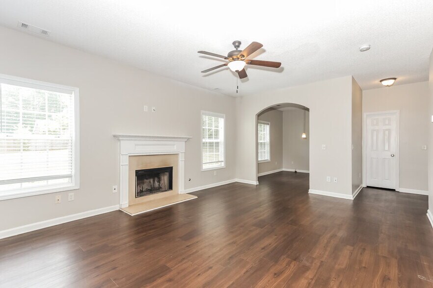 Building Photo - 5000 Dockside Dr