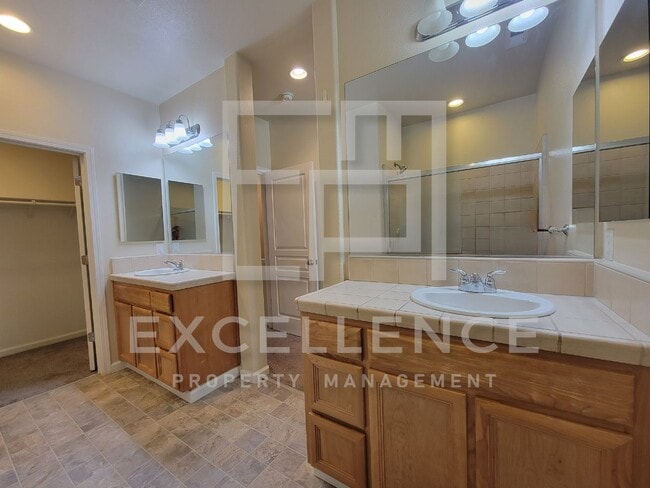 Building Photo - Updated 3 Story Townhouse with Garage, in Willow Glen!