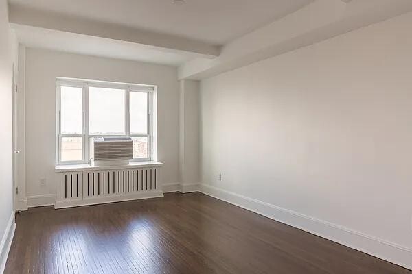 Building Photo - 510 W 110th St