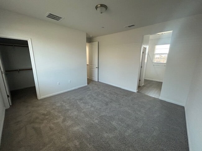 Building Photo - Brand New Home