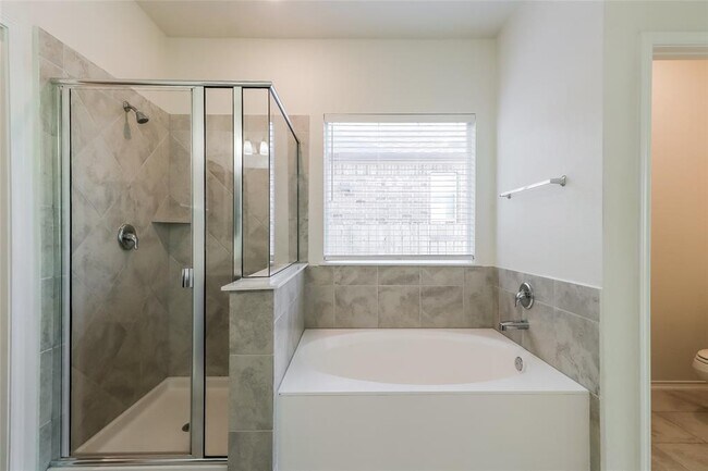 Building Photo - 1621 Stinnett Dr