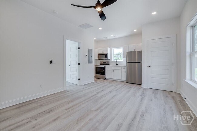 Building Photo - 1619 Le Grand St