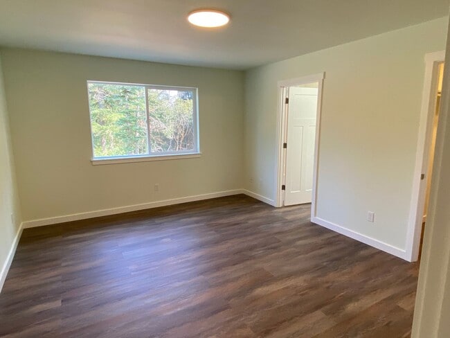 Building Photo - 3bd 2.5ba Home in Belfair on 2.5 Acres