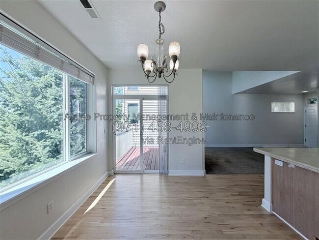 Building Photo - 13592 SW Mapleview Ln