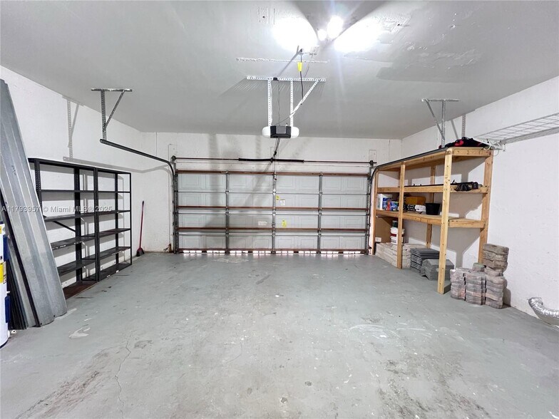 Building Photo - 725 NW 156th Ave