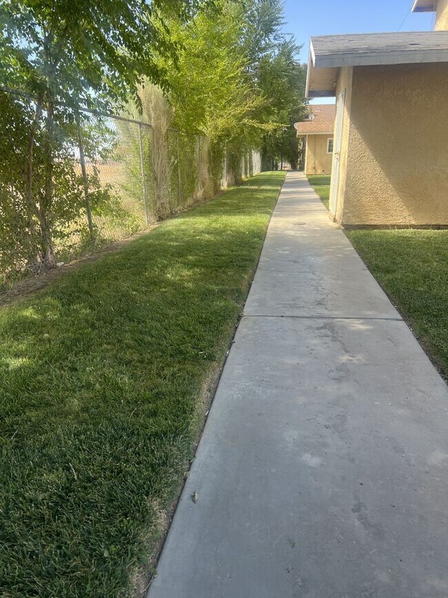 Building Photo - Single Story 1 Bedroom Apartments for Rent!