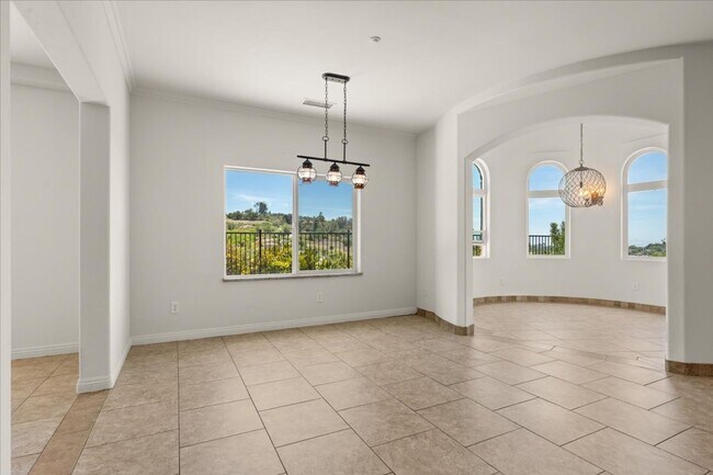 Building Photo - Vista Panoramic View 6 Bedroom 4.5 Bathroom Home for Rent