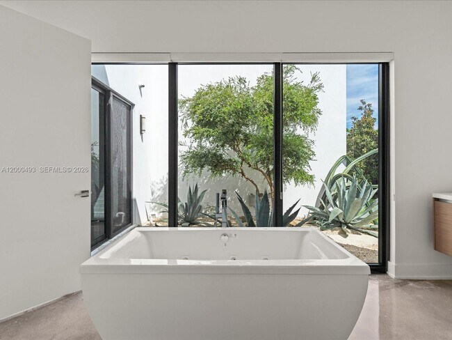 Building Photo - 16650 Sunset Way