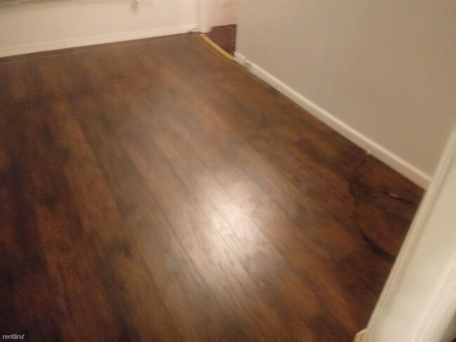Building Photo - 2 br, 1 bath House - 617 N Sycamore St 617...