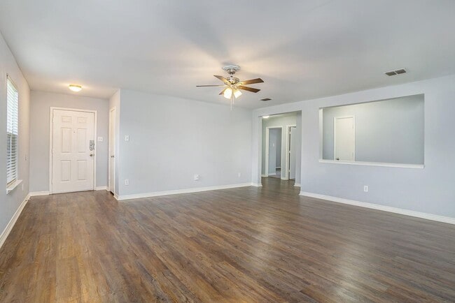 Building Photo - 2421 Gabriel Dr