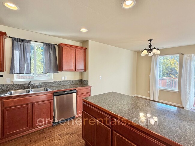 Building Photo - 3BR/2.5BA Home in Quiet Tumwater Neighborhood