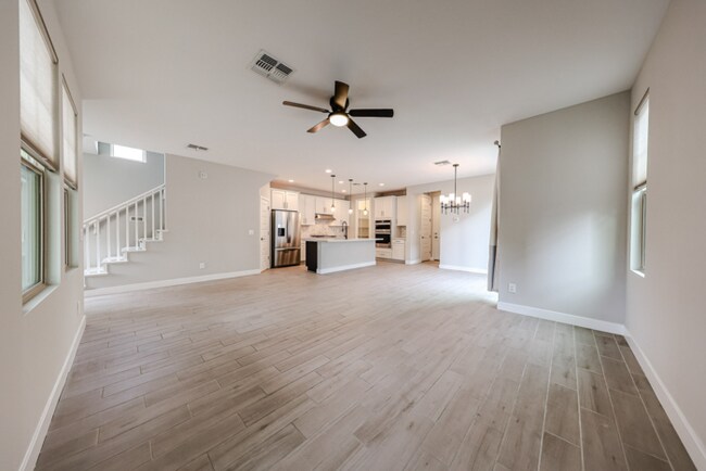 Building Photo - Move In Ready!stunning 3 bedroom, 2.5 bathroom home located in Phoenix!