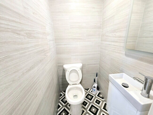 Building Photo - 451 E Lincoln Ave