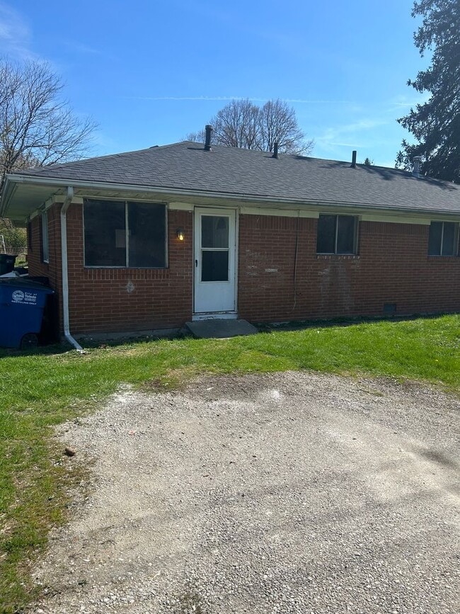 Building Photo - Yambor154