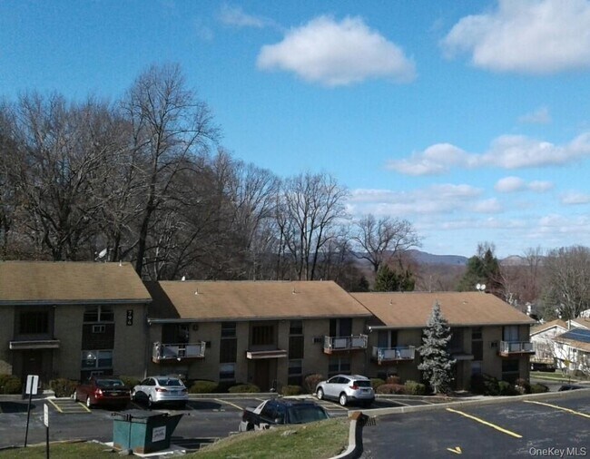 Building Photo - 796-800-800 Brookridge Dr