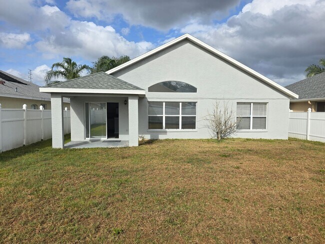 Building Photo - New Listing in Land O'Lakes