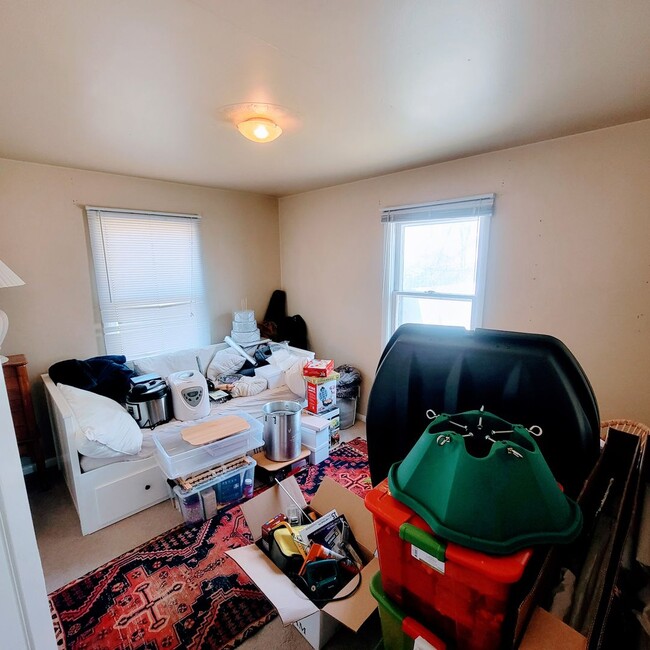 Building Photo - Private East Murray Home with HUGE yard!