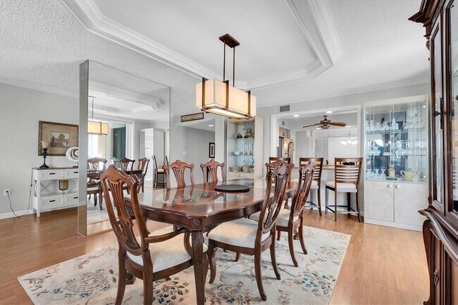 Building Photo - 6500 Sunset Way