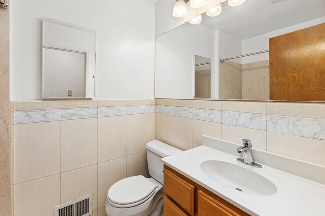 Building Photo - 592-594 Corbett Avenue