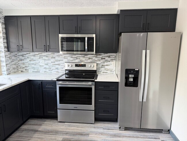 Building Photo - Beautifully updated 3 bedroom, 2 bath house in Eugene!